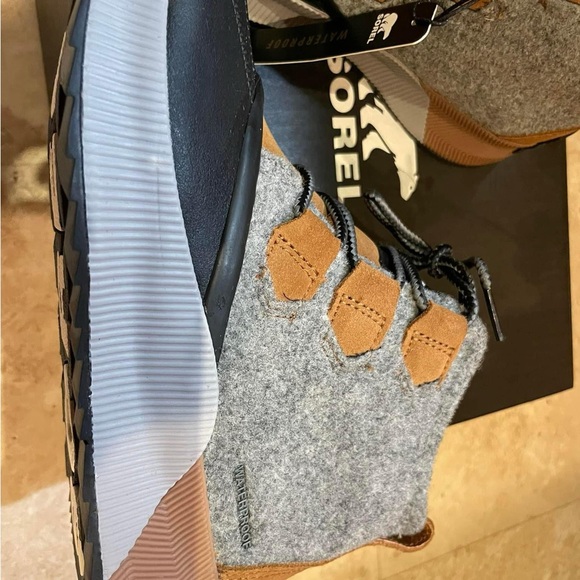 Sorel Out ‘n About Boots - Picture 3 of 5